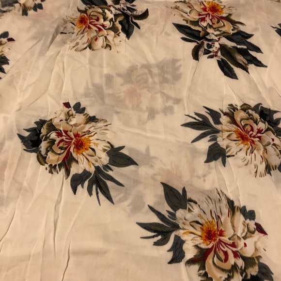 NWT Floral Blouse - Picture 8 of 8